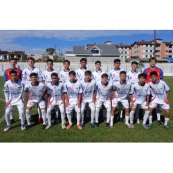 Fanático atropelou o Independente em jogos atrasados no Dia da Mães